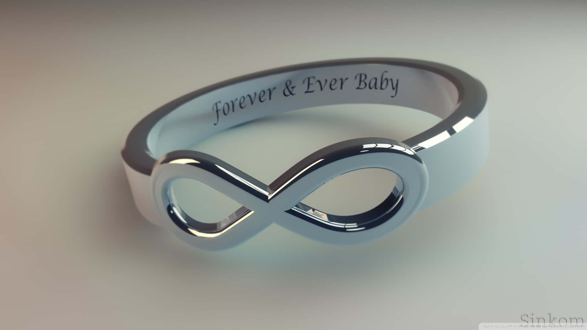 刻有 forever and ever baby 的銀色無限戒指。