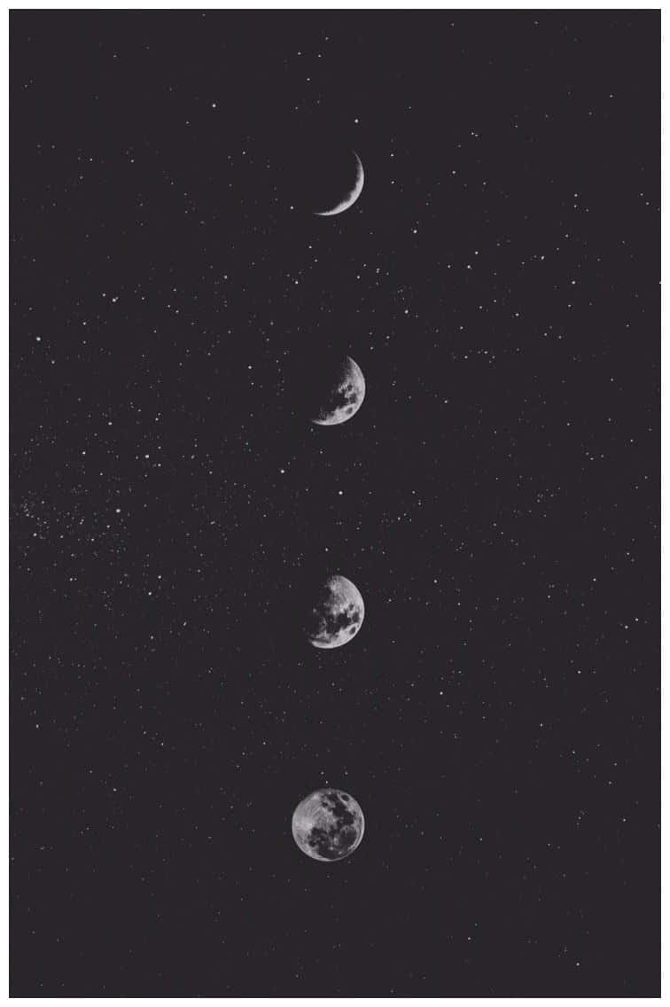 月亮相位垂直排列，背景係繁星夜空。
