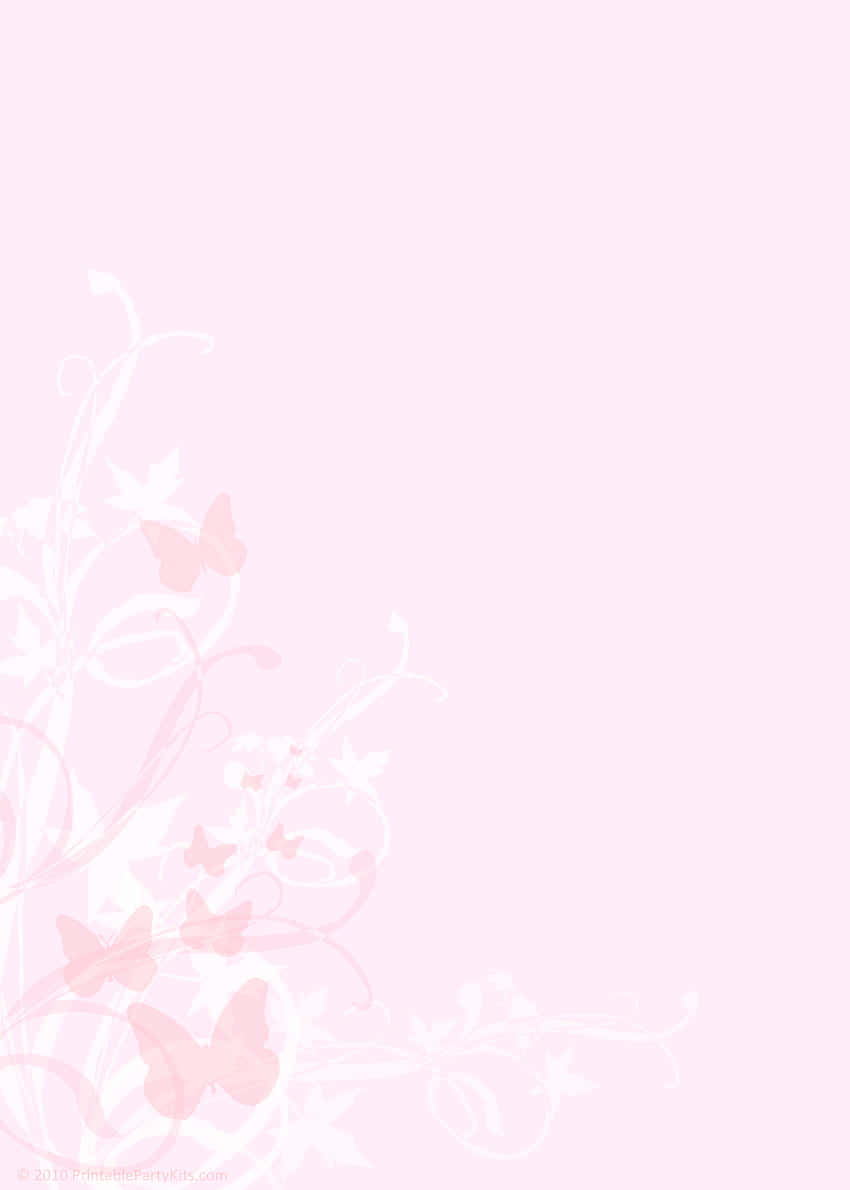 以皇室風華慶祝成年里程碑 壁紙 — 柔軟的粉紅色背景，左下角有精緻的白色藤蔓和蝴蝶。
