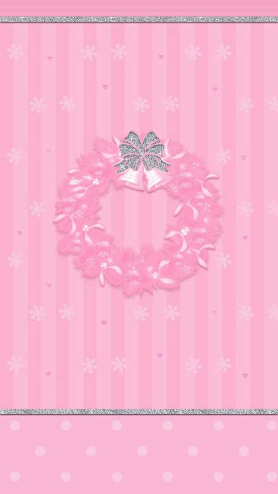 粉紅色花卉花環配銀色鈴鐺，置於帶有雪花和圓點的條紋牆紙上。