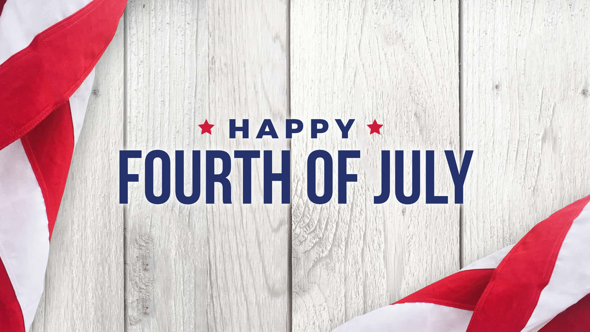 木質背景上帶有美國國旗的 happy fourth of july 文字