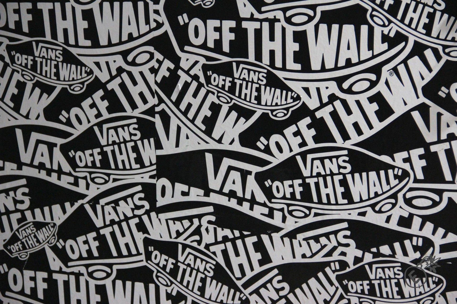 黑白重複的Vans Off The Wall標誌圖案。