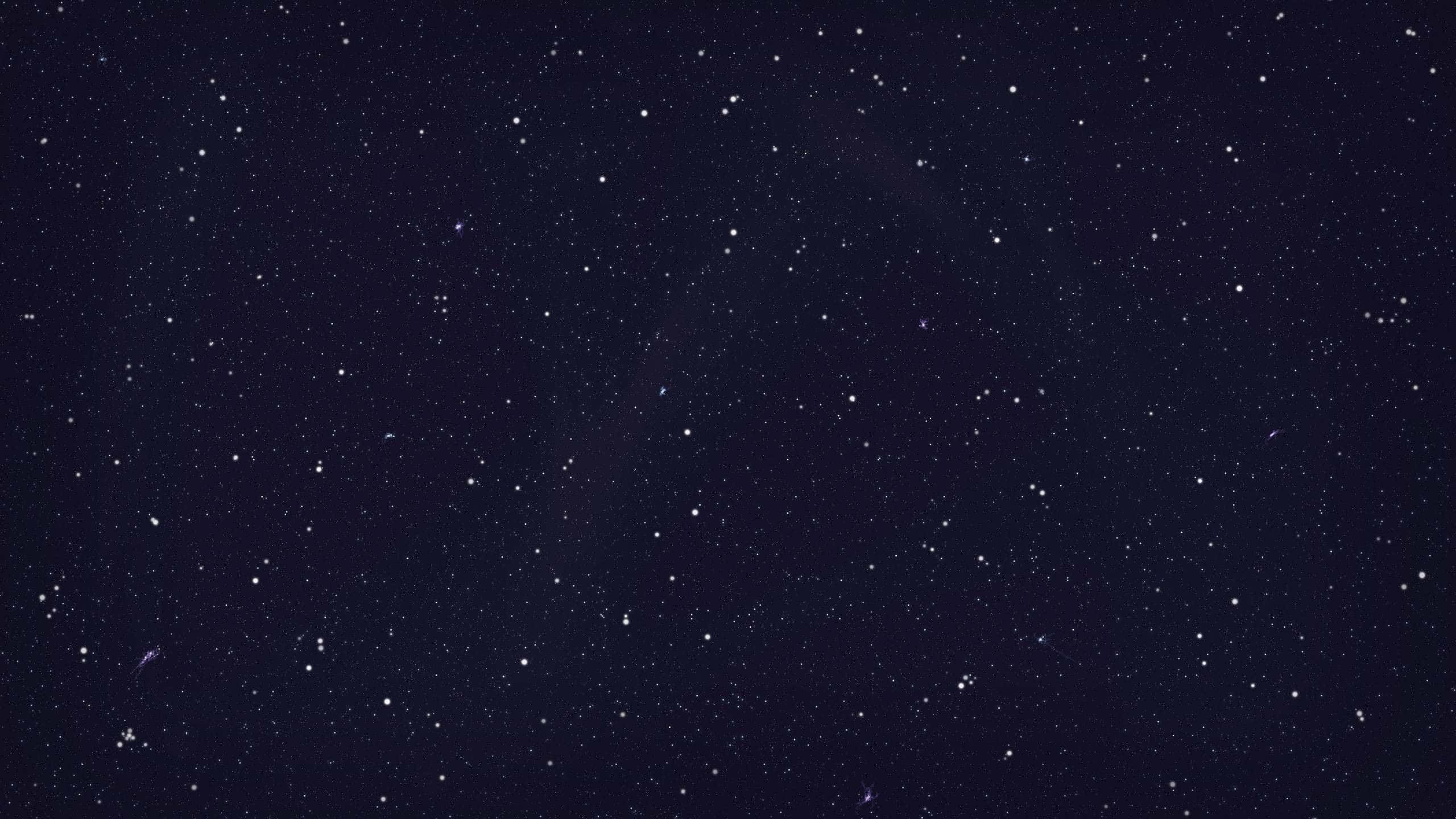 以美觀 YouTube 頭像橫幅讓您的影片脫穎而出 壁紙 — 深藍色夜空，充滿無數閃爍的星星和微弱的宇宙雲。