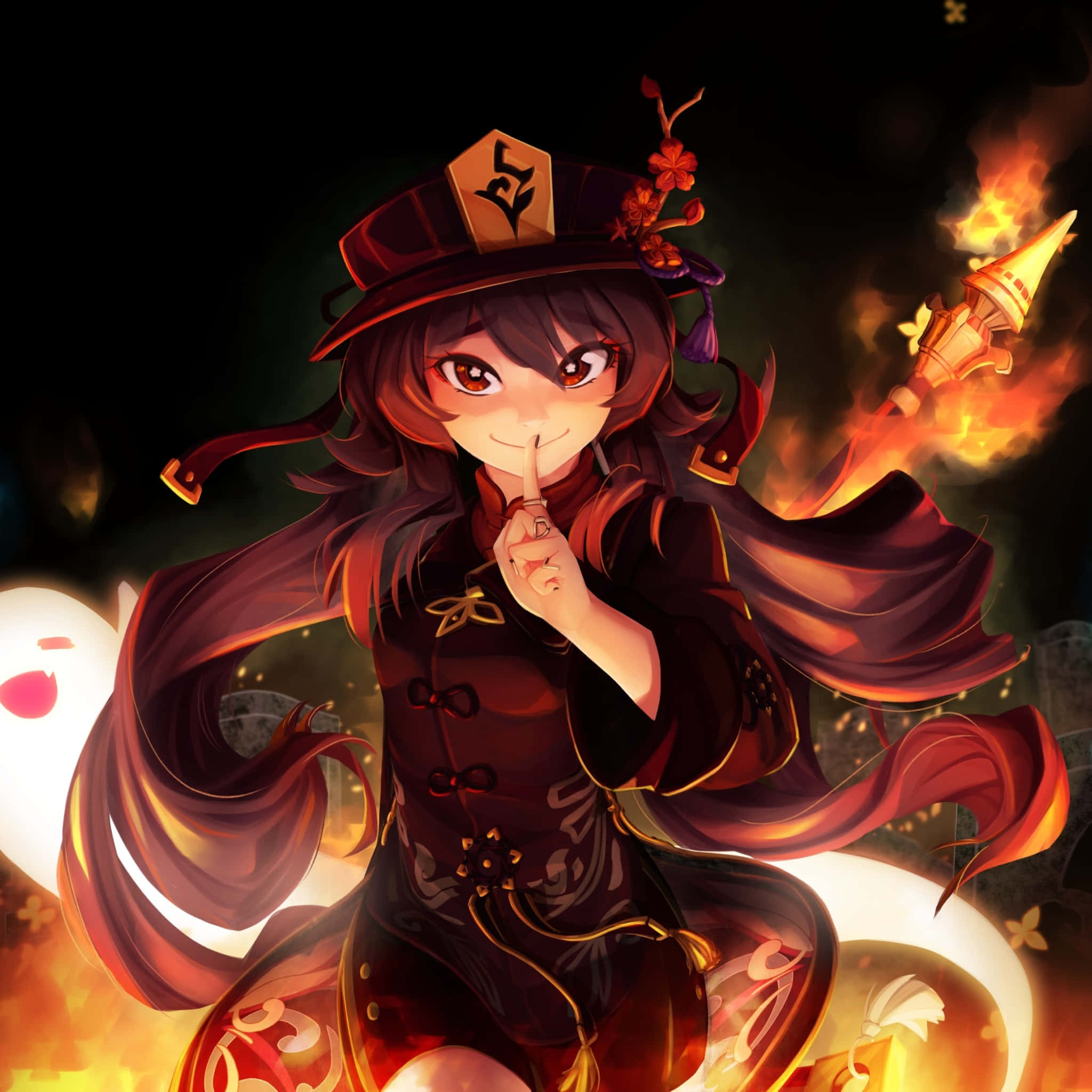 以胡桃為背景，展現強悍氣勢！ 壁紙 — 一個穿著深紅色服裝的開朗動畫女孩眨眼並將手指放在嘴唇上，同時在火熱的背景中揮舞著火焰長矛。