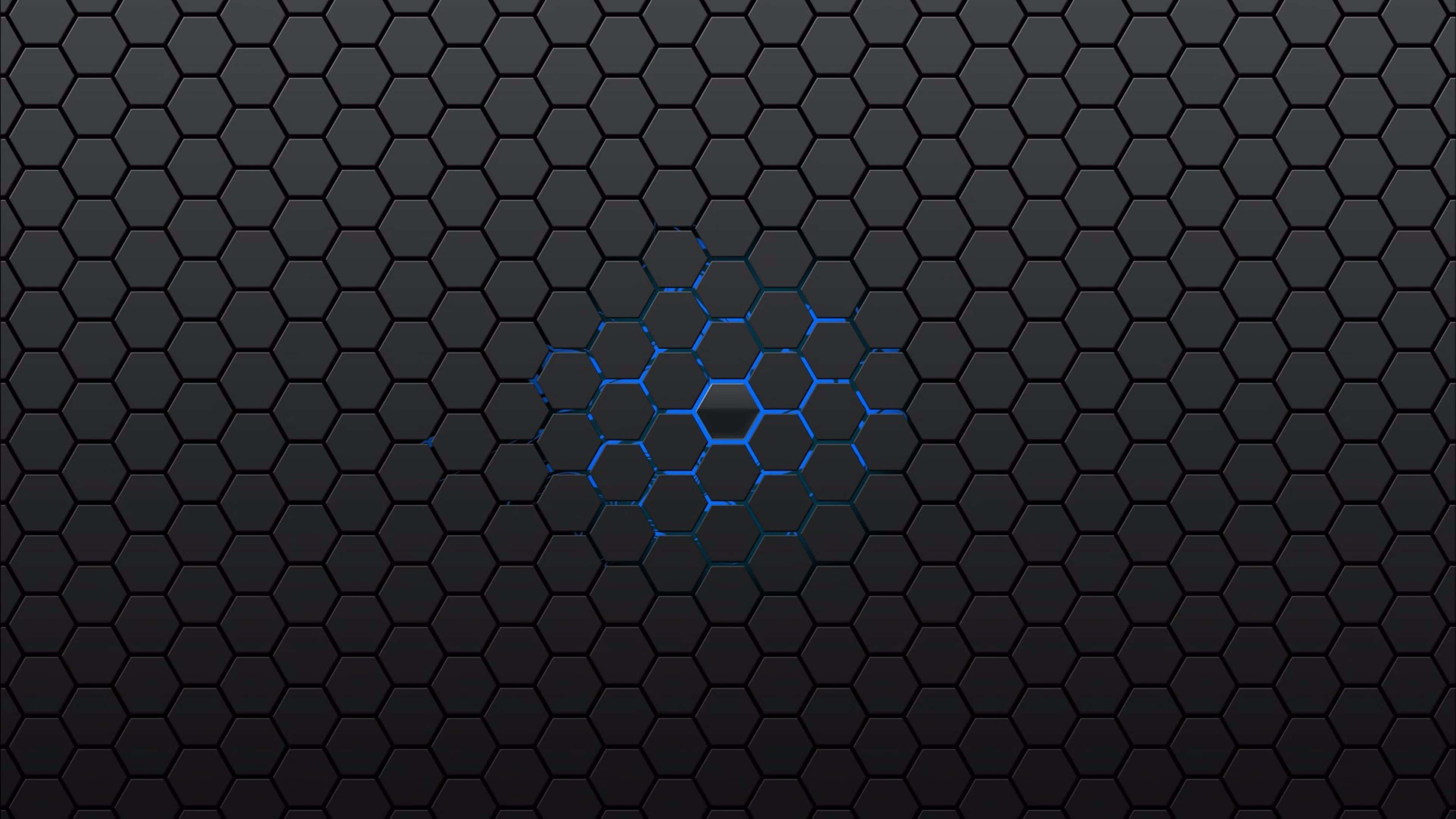 以色彩繽紛的 AMOLED 桌面盡情遊戲 壁紙 — 深色六邊形網格圖案，發光藍色六邊形在漸變黑色背景上形成中央簇。