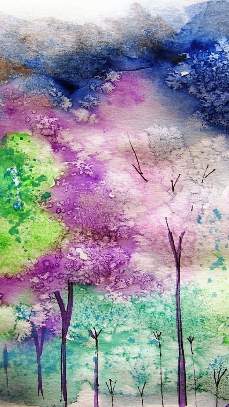 抽象水彩森林，在多雲的天空下呈現紫色、綠色和藍色的樹木。