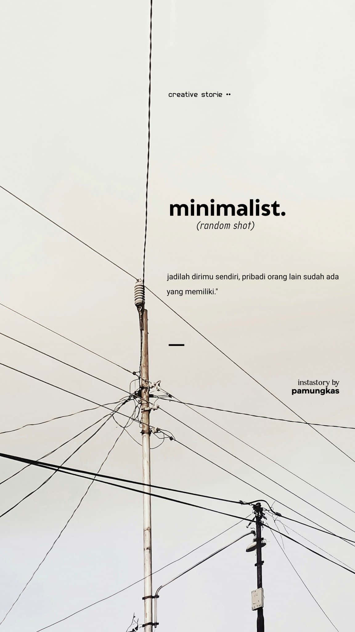 Minimalist Typography 桌布 壁紙 — 以褪色天空為背景的簡約構圖，包含風化的電線杆和纏繞的電線，並疊加了文字。