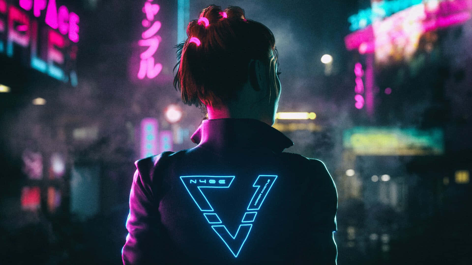 穿著發光夾克的人面向夜間霓虹城市景觀