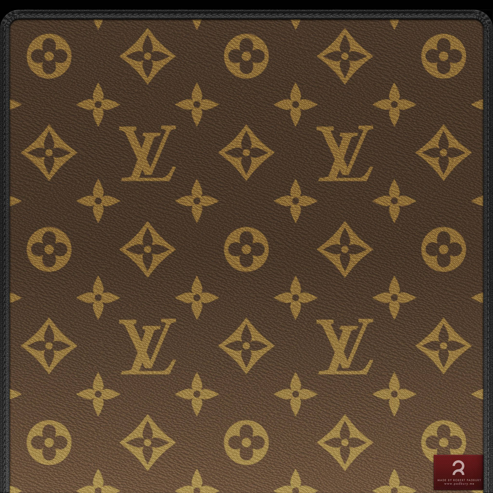 棕色 Louis Vuitton 字母組合圖案，在紋理皮革上帶有金色標誌。