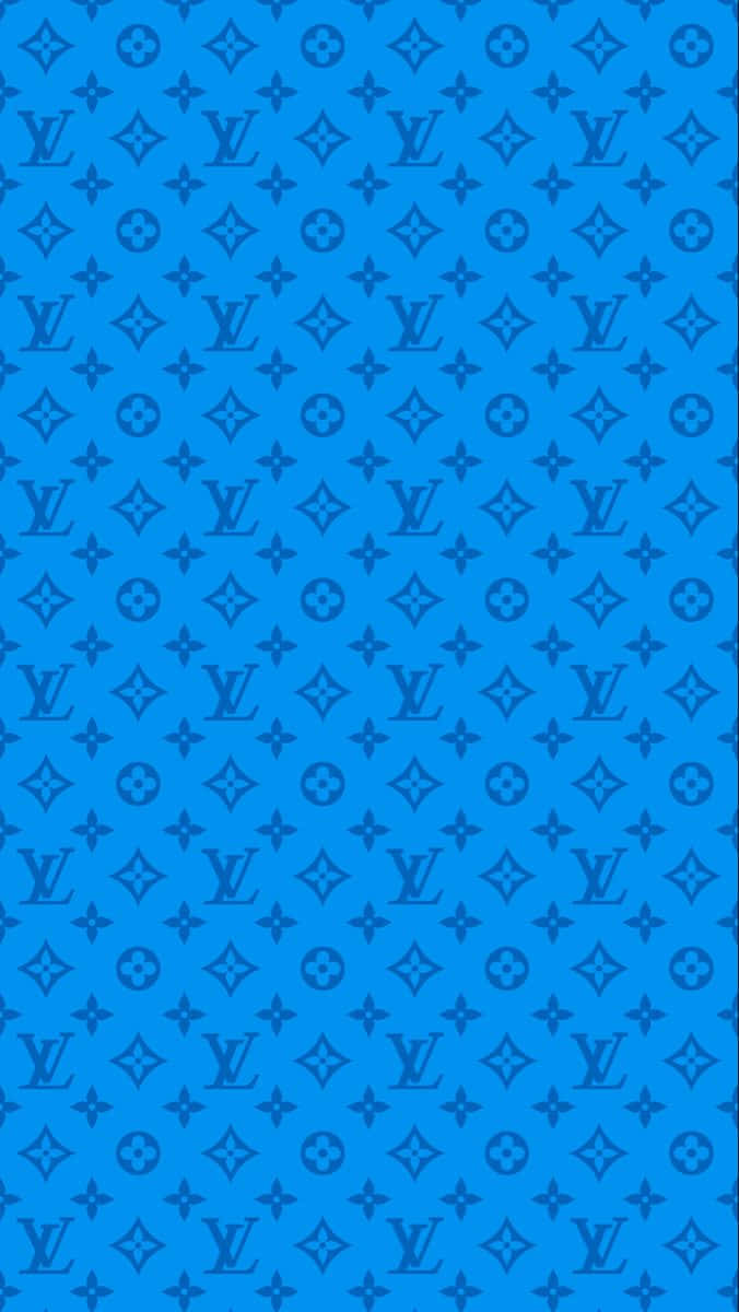 藍色牆紙，帶有重複的 Louis Vuitton 字母組合和鑽石圖案。