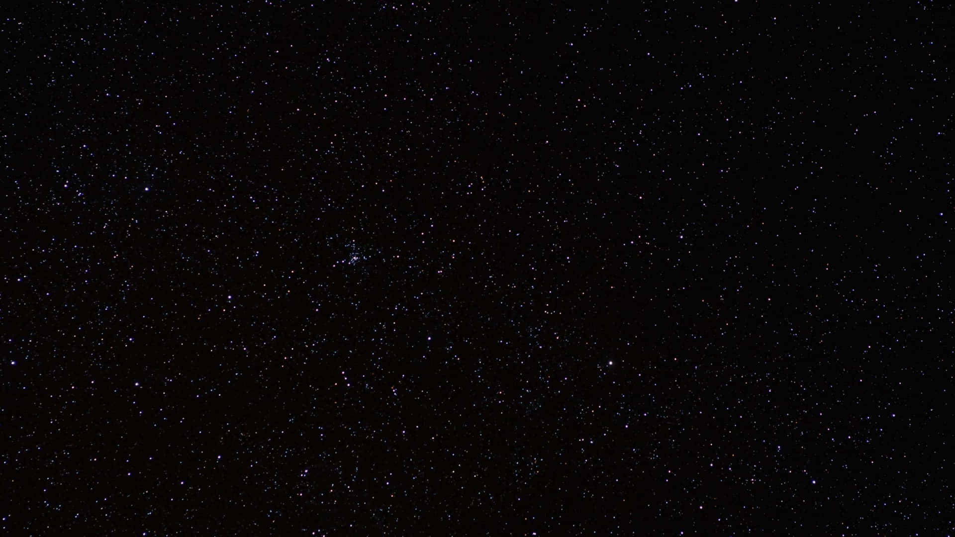繁星點點的夜空，中央有一團發光的星雲。