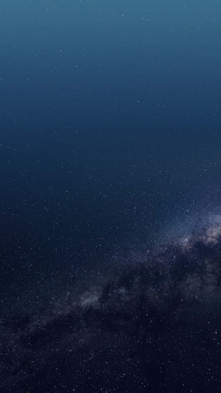 銀河系在黑暗的星空夜空中閃耀。