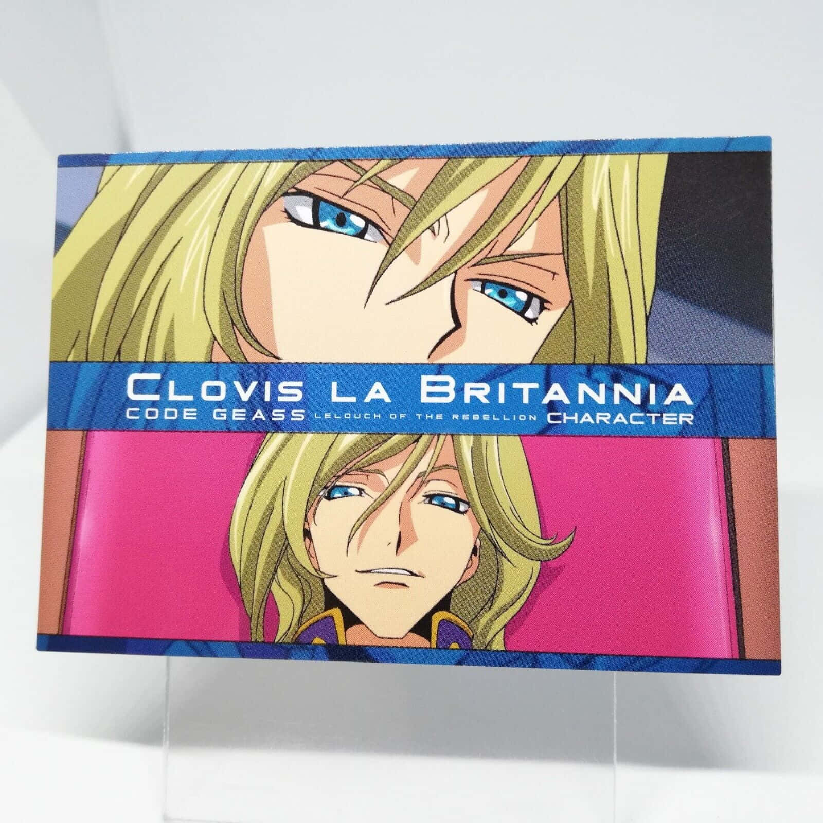 Clovis La Britannia 桌布 壁紙 — 以金髮藍眼的克洛維斯·拉·布里塔尼亞為特色的動漫角色卡，採用分割肖像設計。