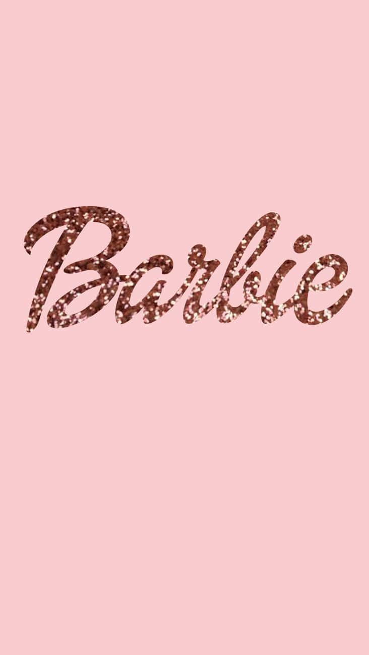  壁紙 — 以閃亮玫瑰金色草書寫成的Barbie字樣漂浮在柔和粉紅色背景上。