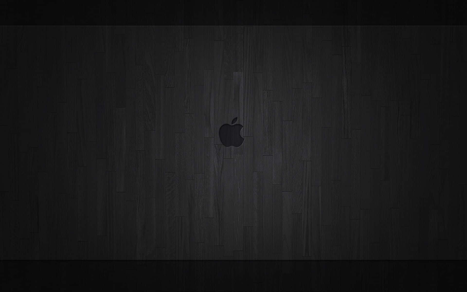 深色木紋背景，中央帶有Apple標誌。