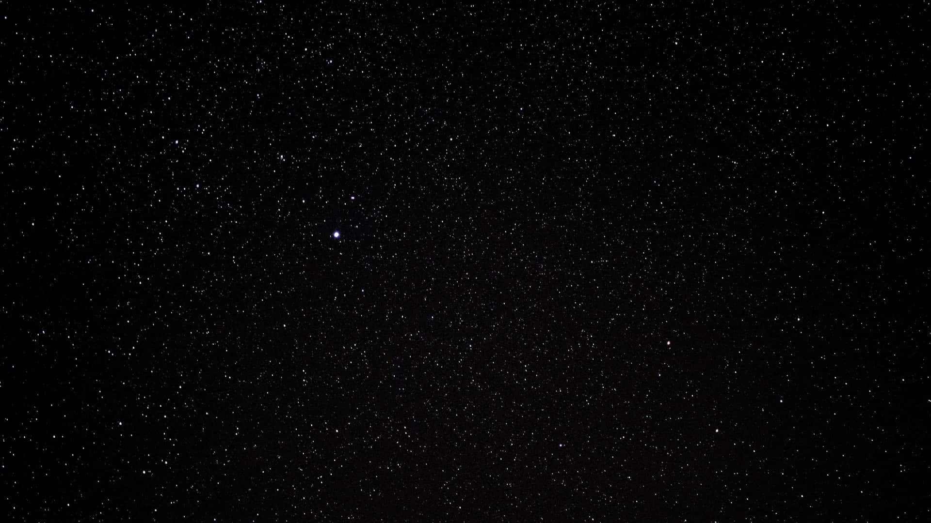 繁星點點的夜空，一顆明亮的星星在無數其他星星中閃耀。