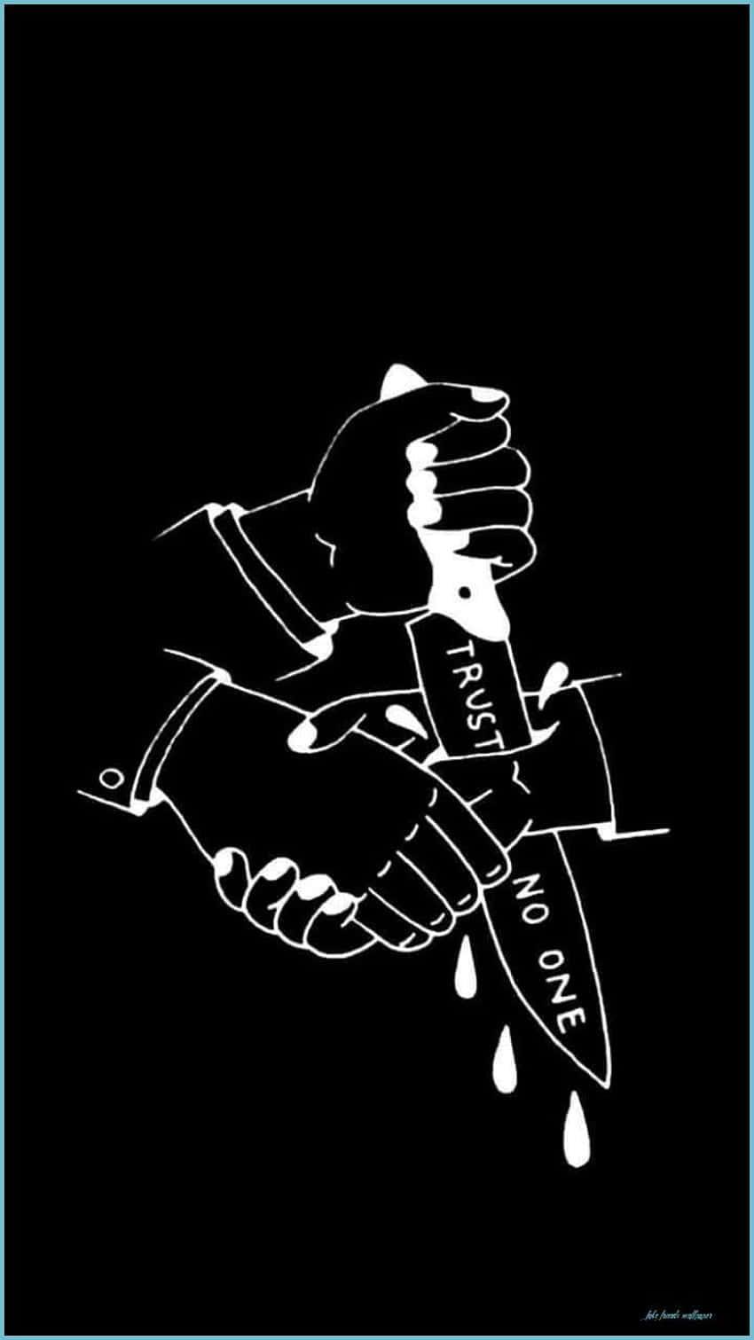 兩隻手握著一把標有 trust no one 的刀，有血滴落