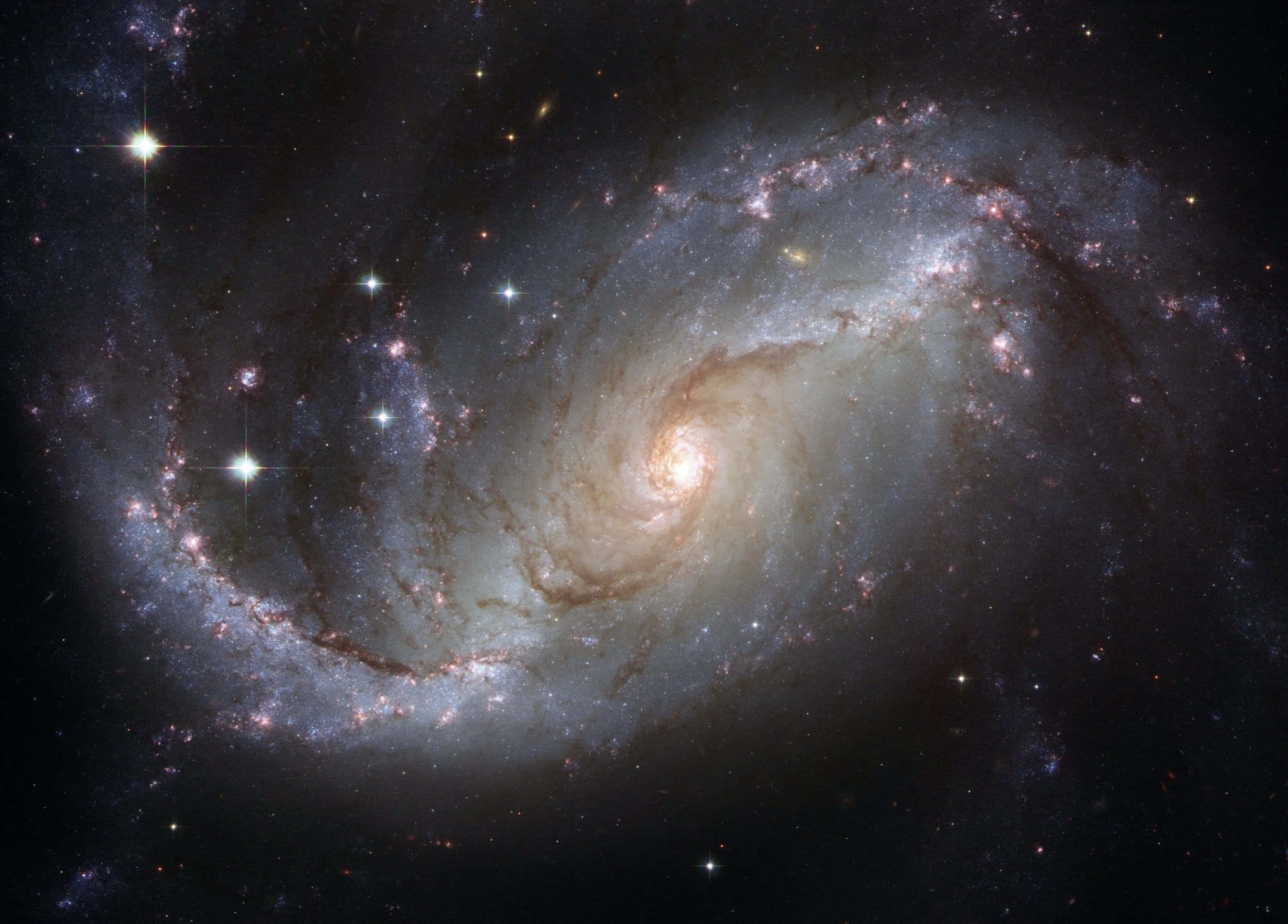 仰望令人著迷的繁星夜空 壁紙 — 一個令人嘆為觀止的螺旋星系，在深邃的黑色宇宙中旋轉，散發著發光的旋臂和明亮的星星。