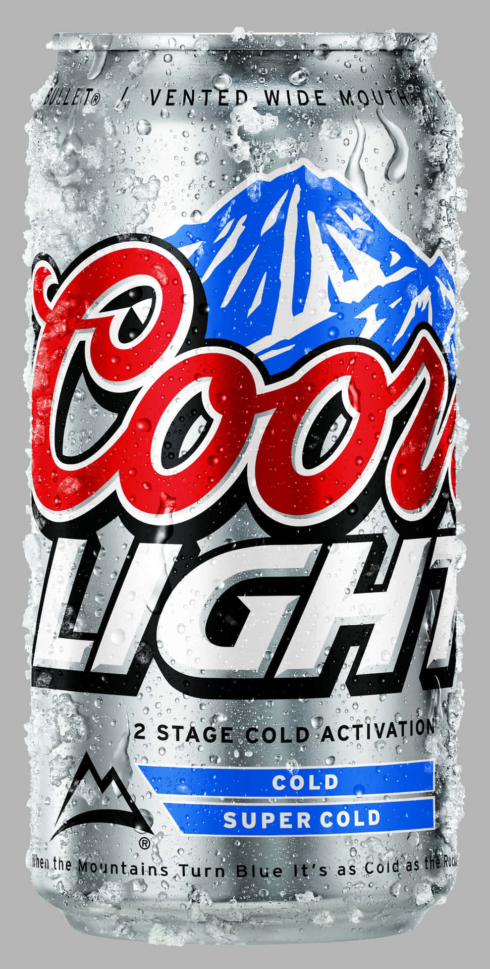 一個冰凍的Coors Light啤酒罐，帶有凝結水珠和山脈標誌。