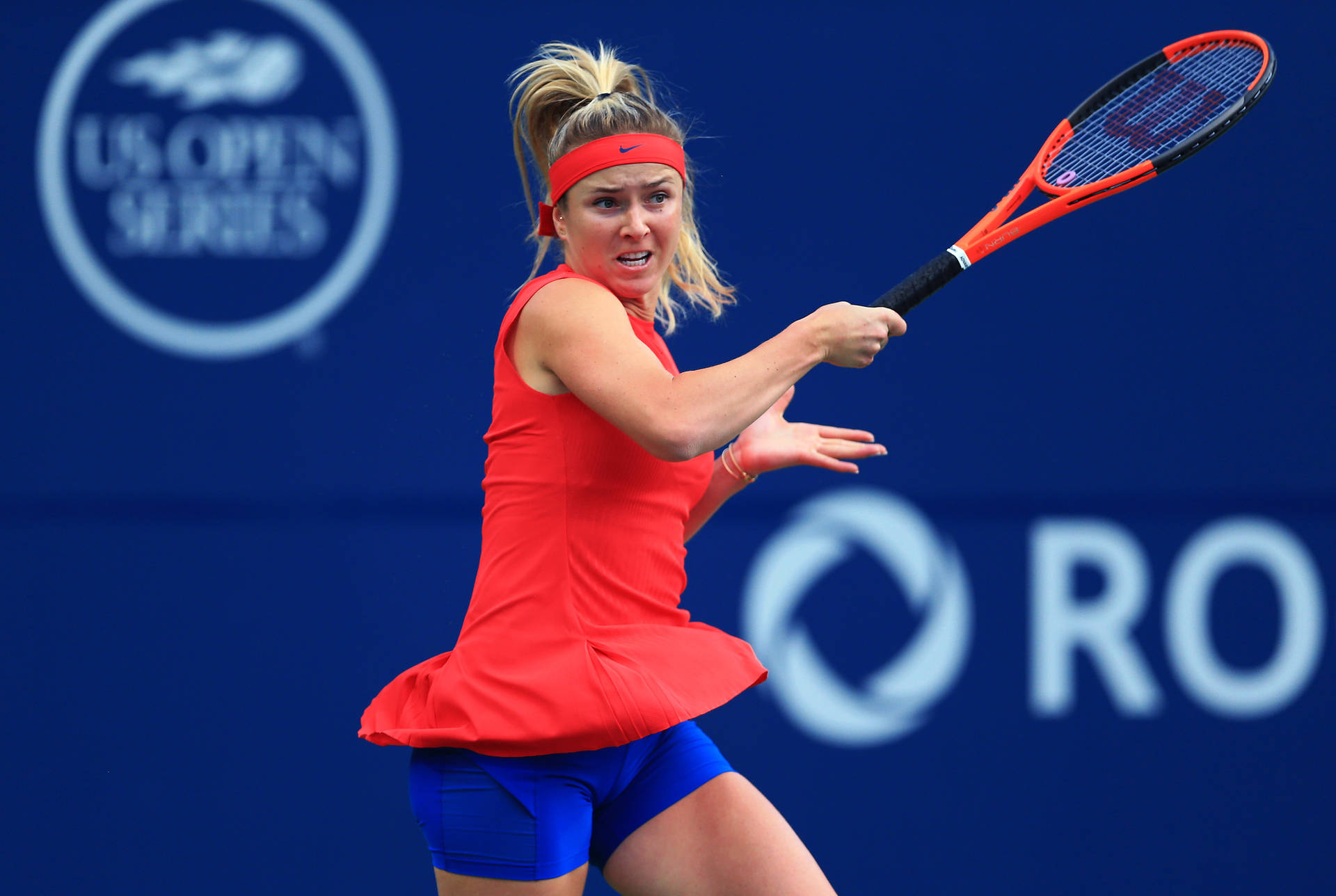 女網球選手在US Open Series賽事中揮拍。