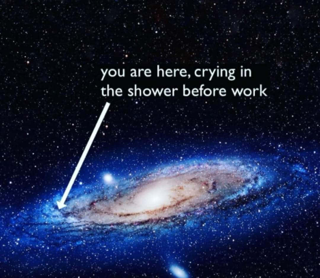 一個螺旋星系帶有箭頭和文字，顯示你在這裡上班前在淋浴間哭泣。