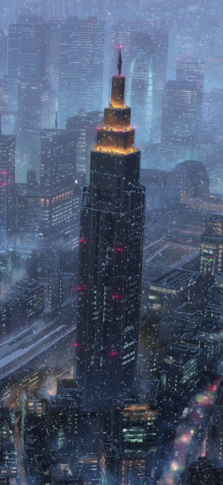 雪落在未來主義的城市景觀上，夜晚中一座發光的摩天大樓。
