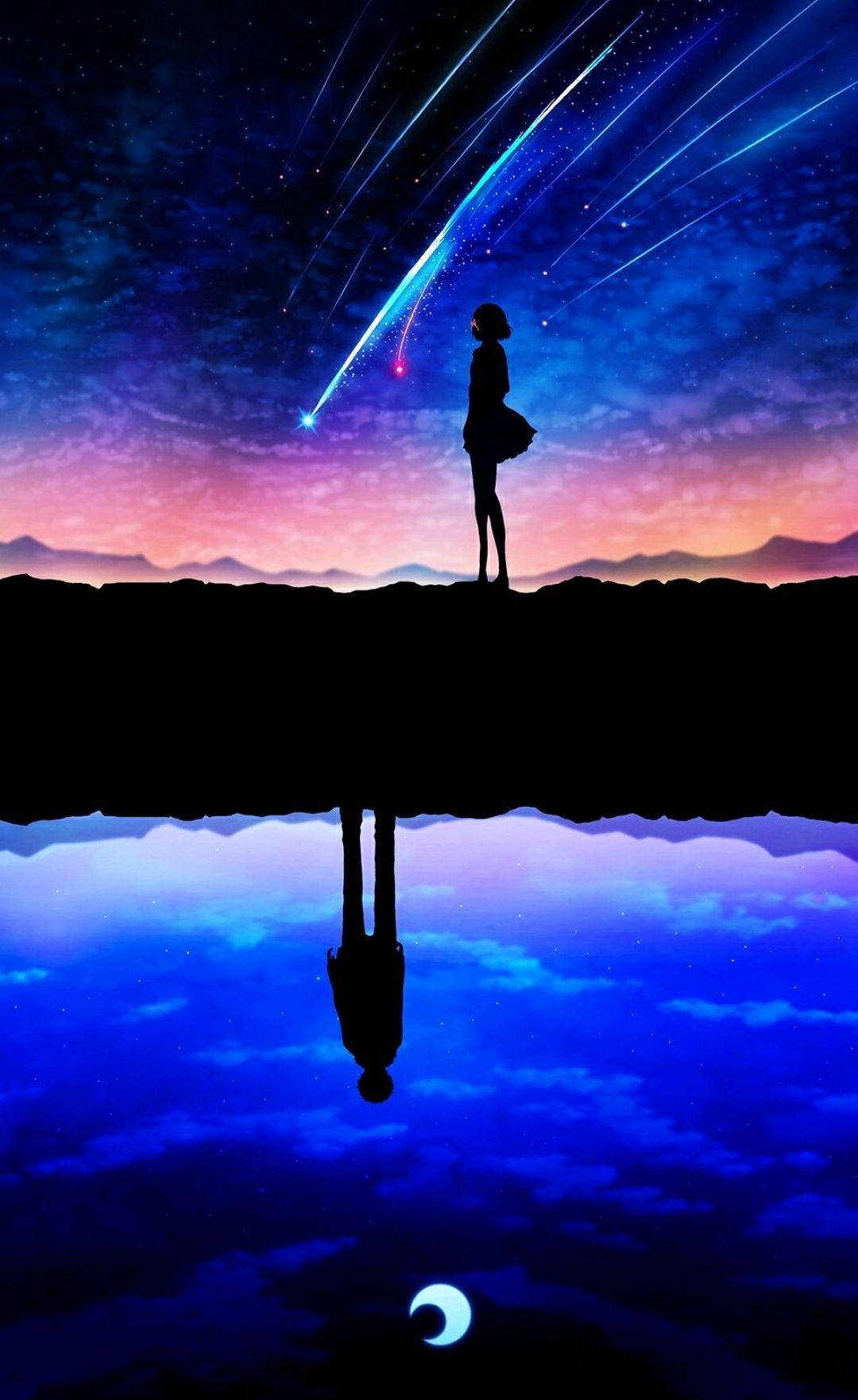 女孩觀看流星在暮色中倒映在湖面上。