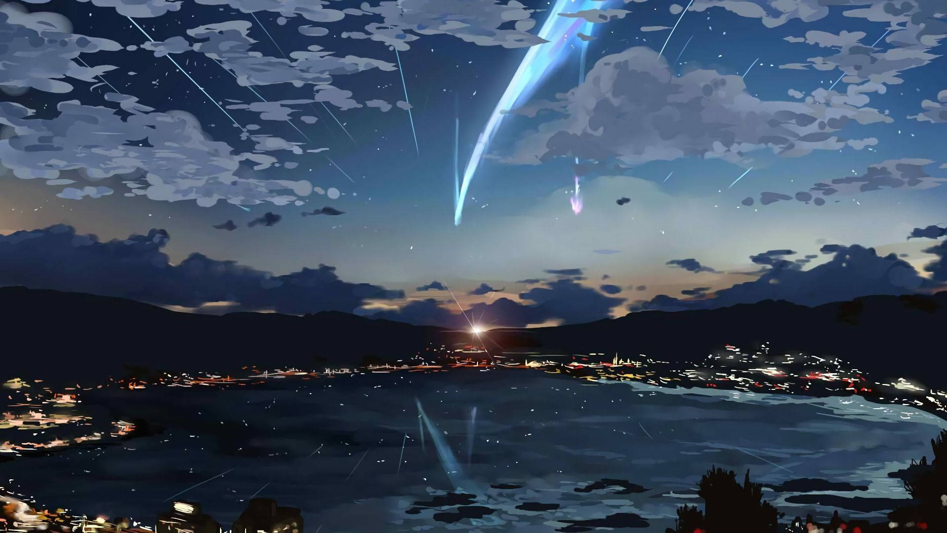 一顆發光的藍色彗星在暮色中劃過沿海小鎮上空，伴隨著閃爍的燈光和黑暗的山丘。
