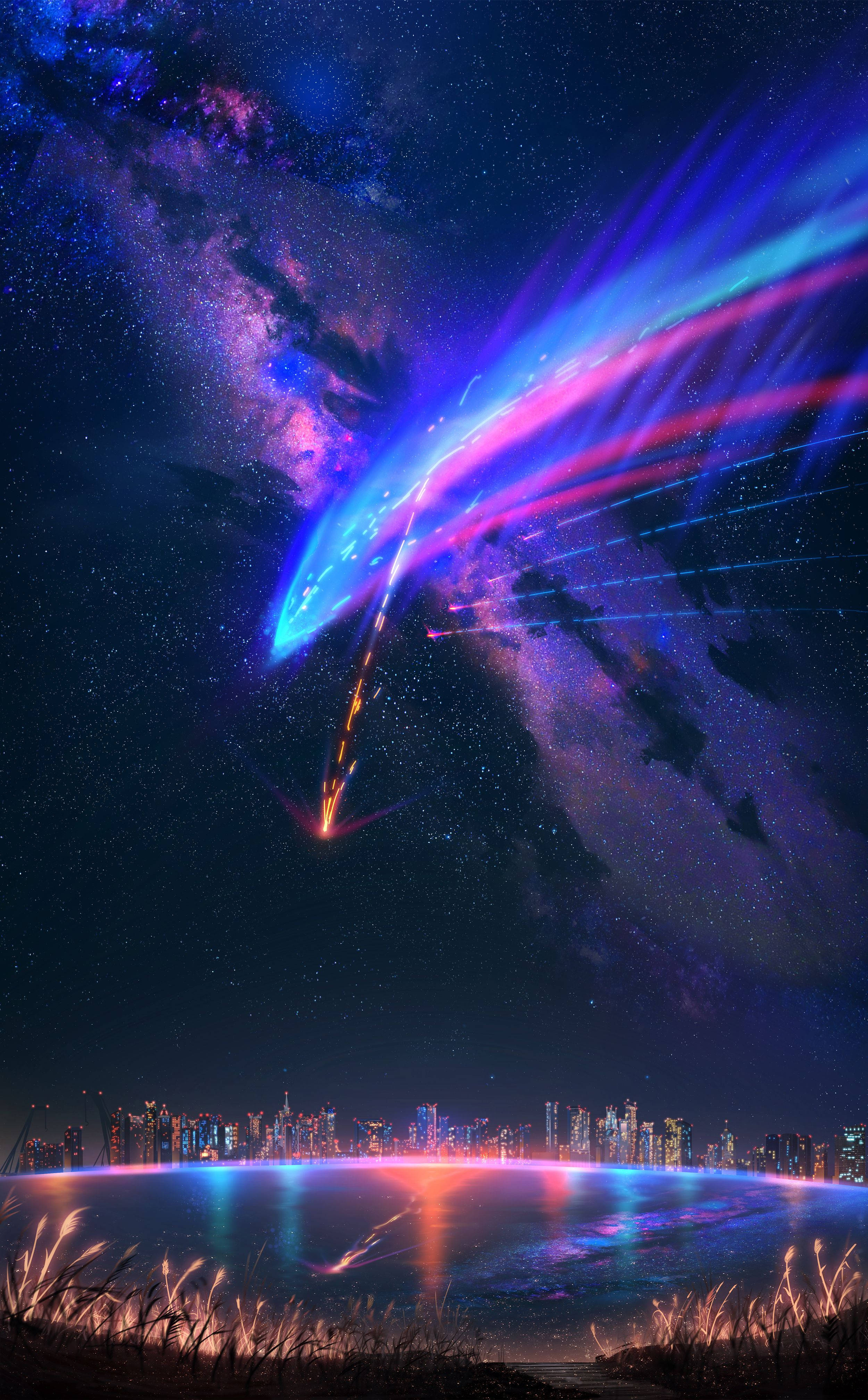 你的名字星際彗星 壁紙 — 一道帶有電光藍和粉紅射線的宇宙星雲，拱照在夜間水面倒映的發光城市天際線之上。