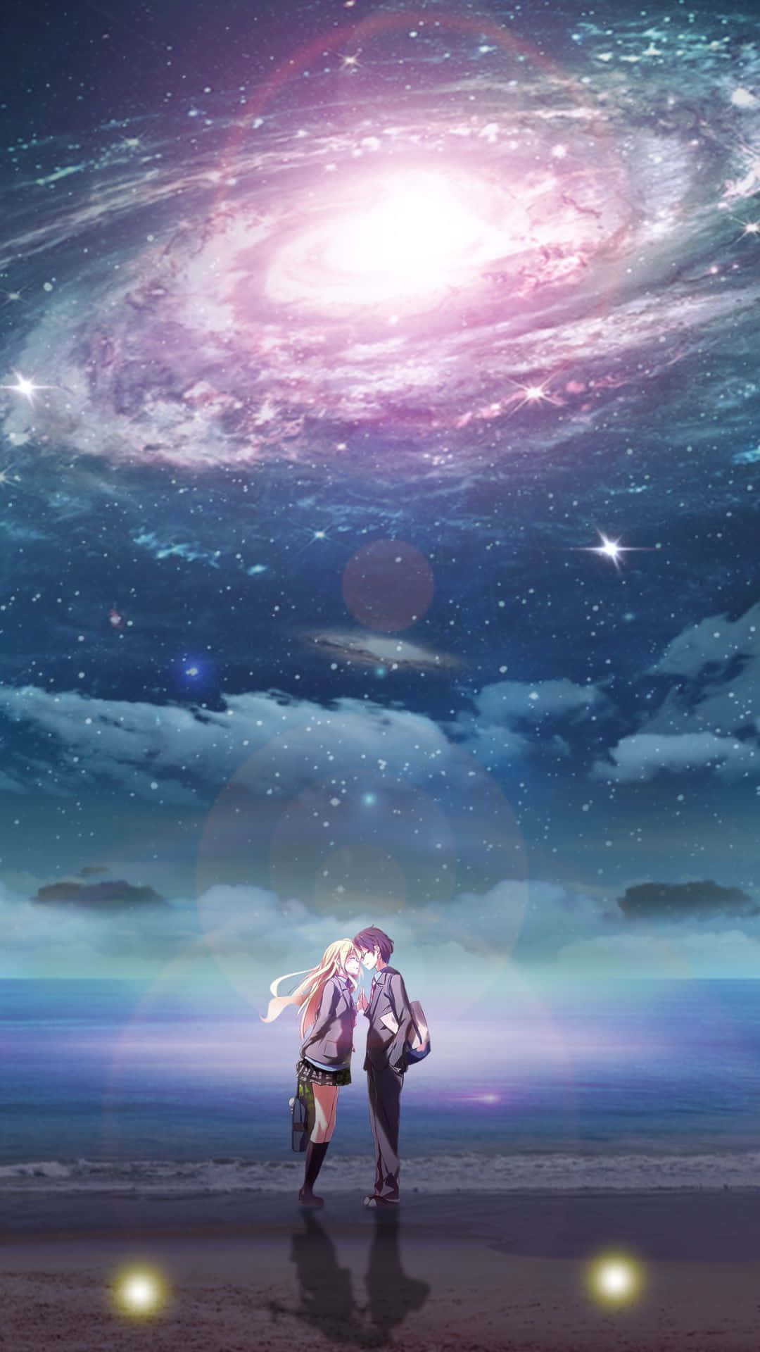 兩個動漫角色在充滿活力的螺旋星系下，在海灘上擁抱。