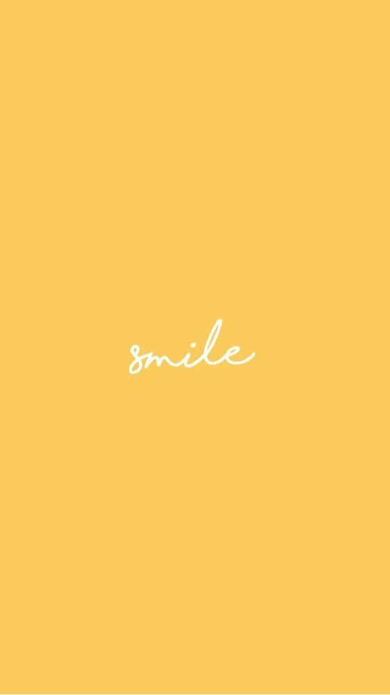 黃色背景，帶有白色草書文字 smile。