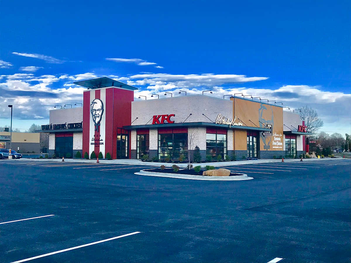 KFC餐廳，山德士上校畫像，藍天白雲下。