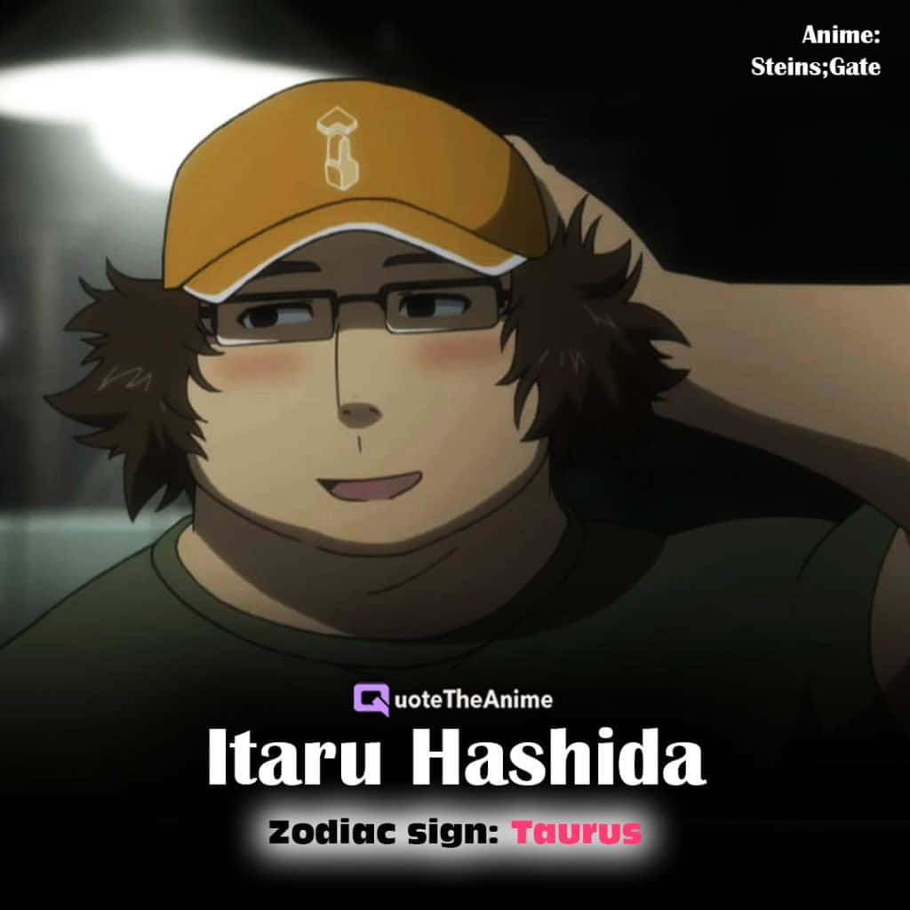 Itaru Hashida 桌布 壁紙 — 來自《命運石之門》的動畫角色橋田至，戴著黃色帽子和眼鏡，在戲劇性燈光下溫柔微笑。