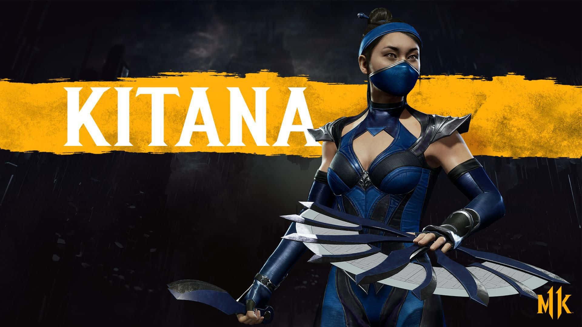 Mortal Kombat Kitana 桌布 壁紙 — 來自《真人快打》的琪塔娜身穿藍色盔甲，手持武士刀，站在深色背景前，配以粗體黃色文字。