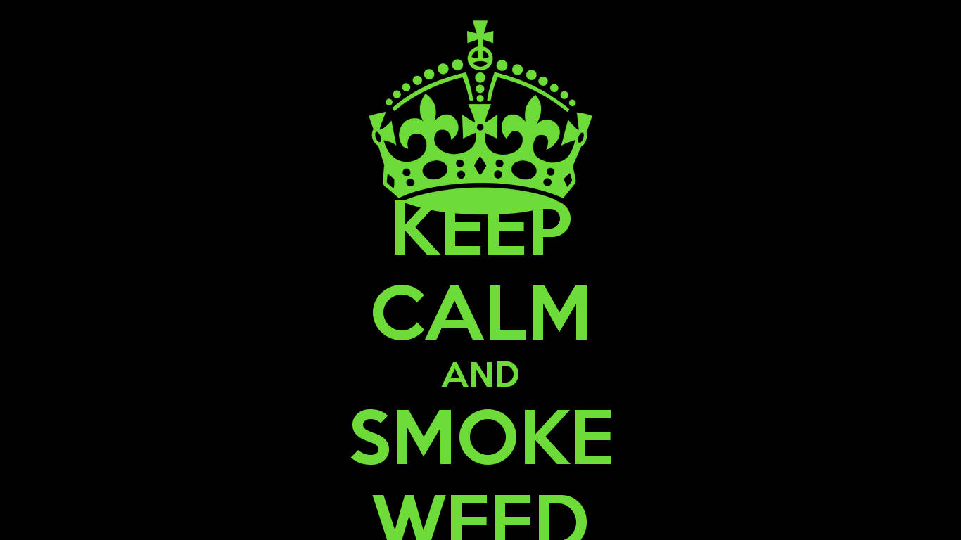 黑色背景上帶有皇冠的綠色 'Keep Calm and Smoke Weed' 海報。