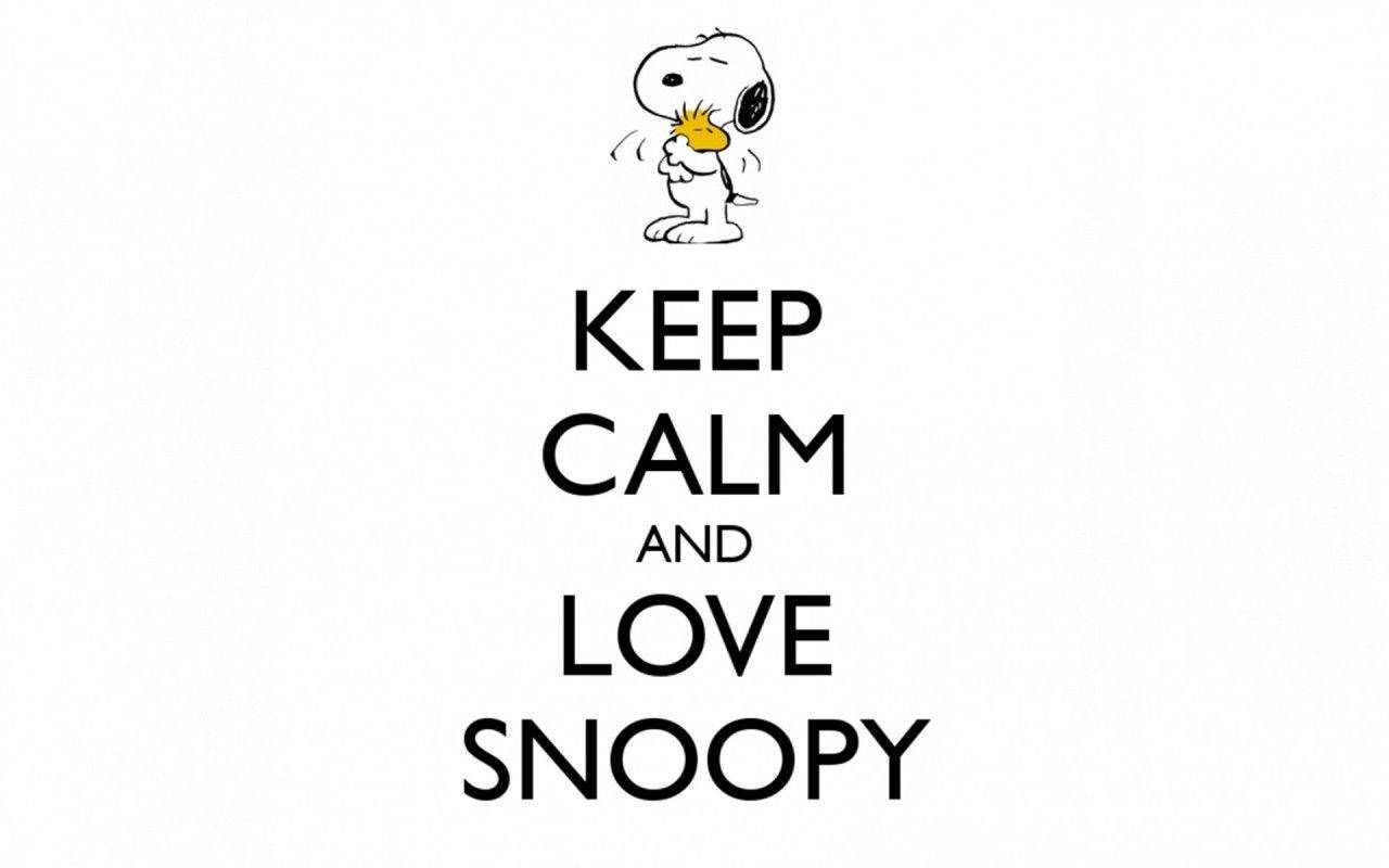 史努比拿著一朵黃色花朵，並帶有文字 Keep Calm and Love Snoopy。