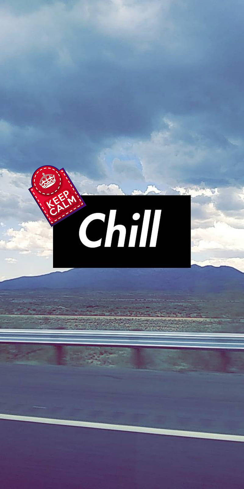 一個包含山脈和雲層的公路旅行場景，帶有「Chill」圖形。