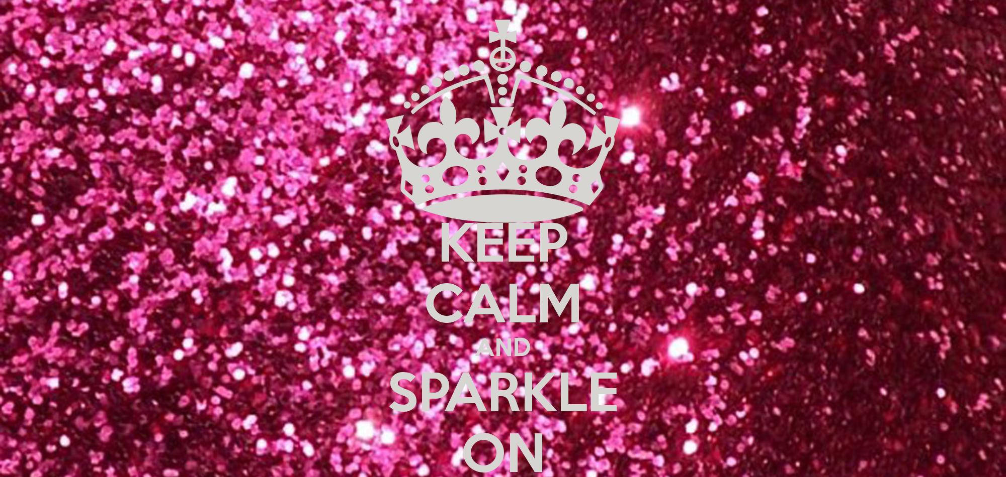 保持冷靜粉紅閃粉海報 壁紙 — 白色皇冠和文字「KEEP CALM AND SPARKLE ON」在充滿活力的粉紅色閃粉背景上格外突出。