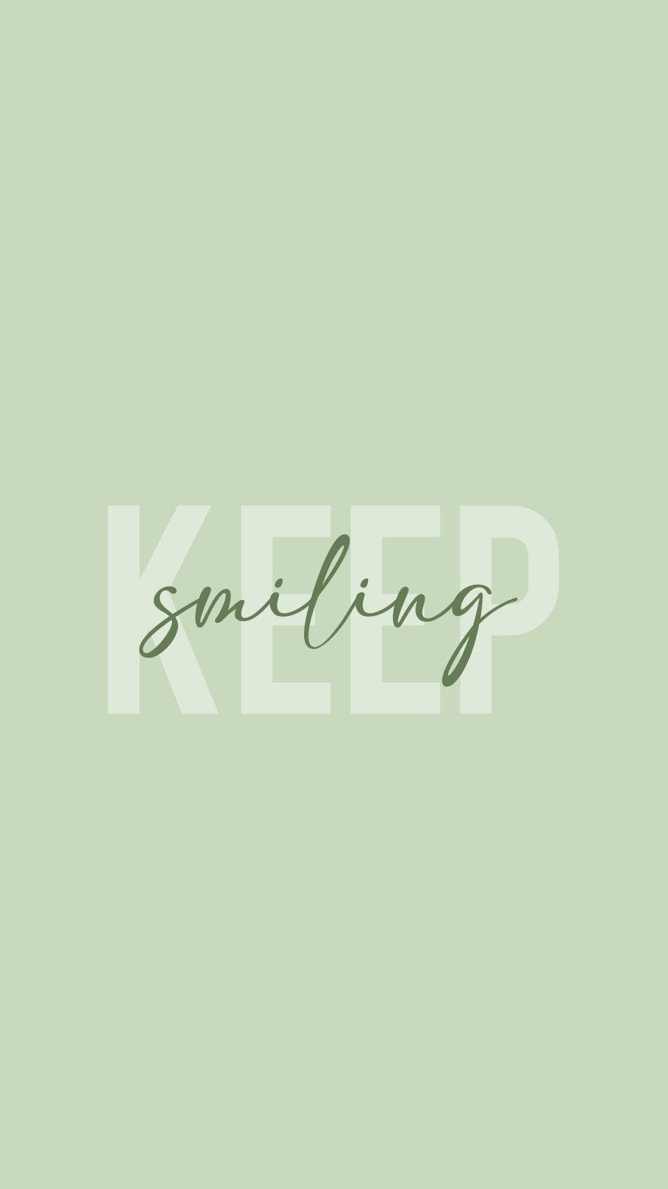鼠尾草色背景上以白色和綠色顯示的勵志語句 'KEEP smiling'。