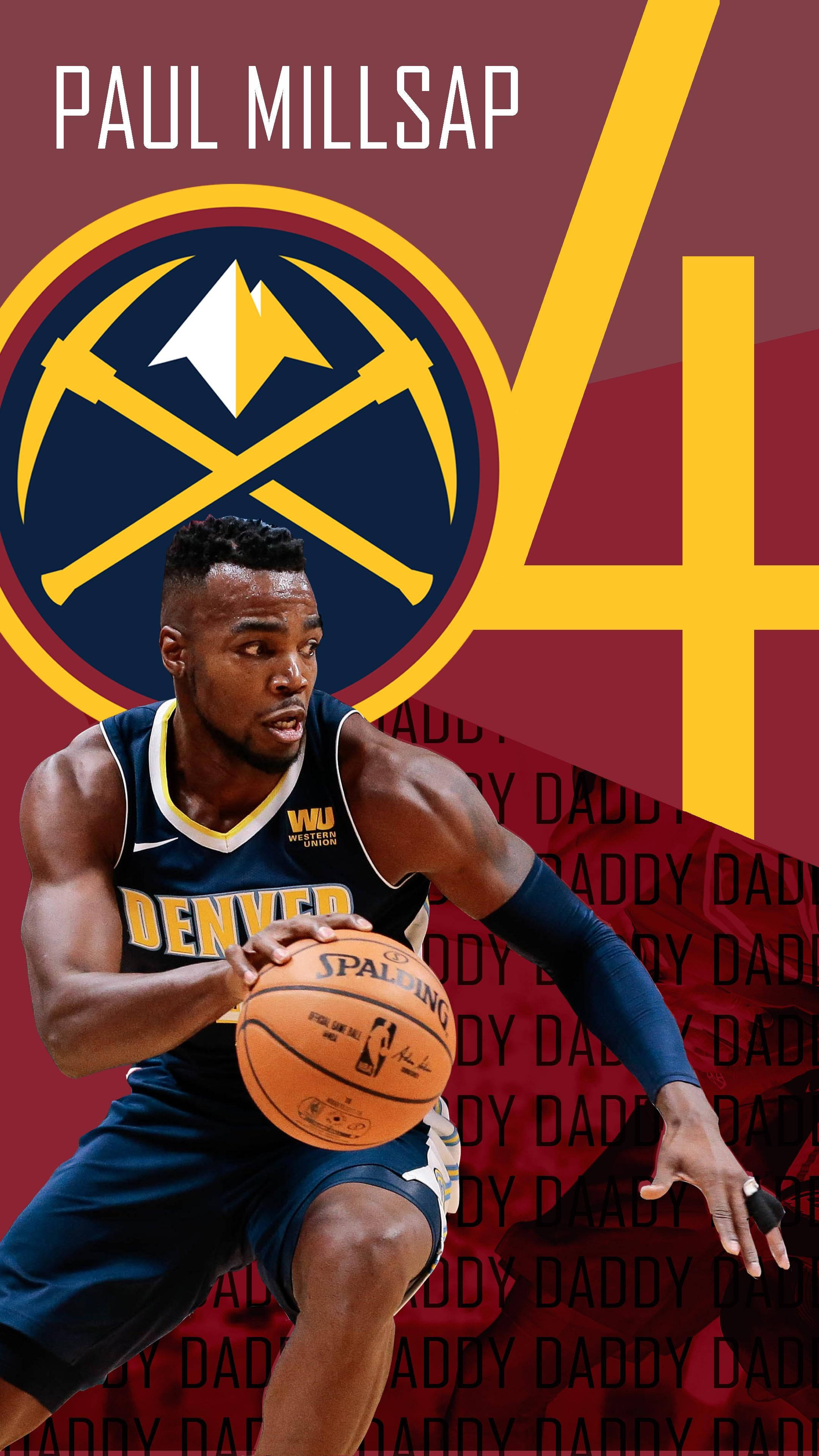 保羅·米爾薩普丹佛藝術 壁紙 — 籃球運動員 Paul Millsap 身穿丹佛金塊隊球衣，在搶眼的栗色和金色背景前運球，球上印有他的 4 號號碼。