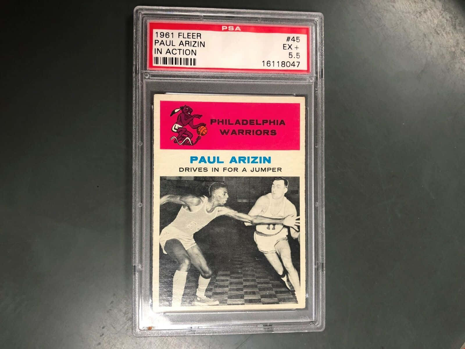1961年Fleer復古籃球卡Paul Arizin，經PSA評級為EX+ 5.5。