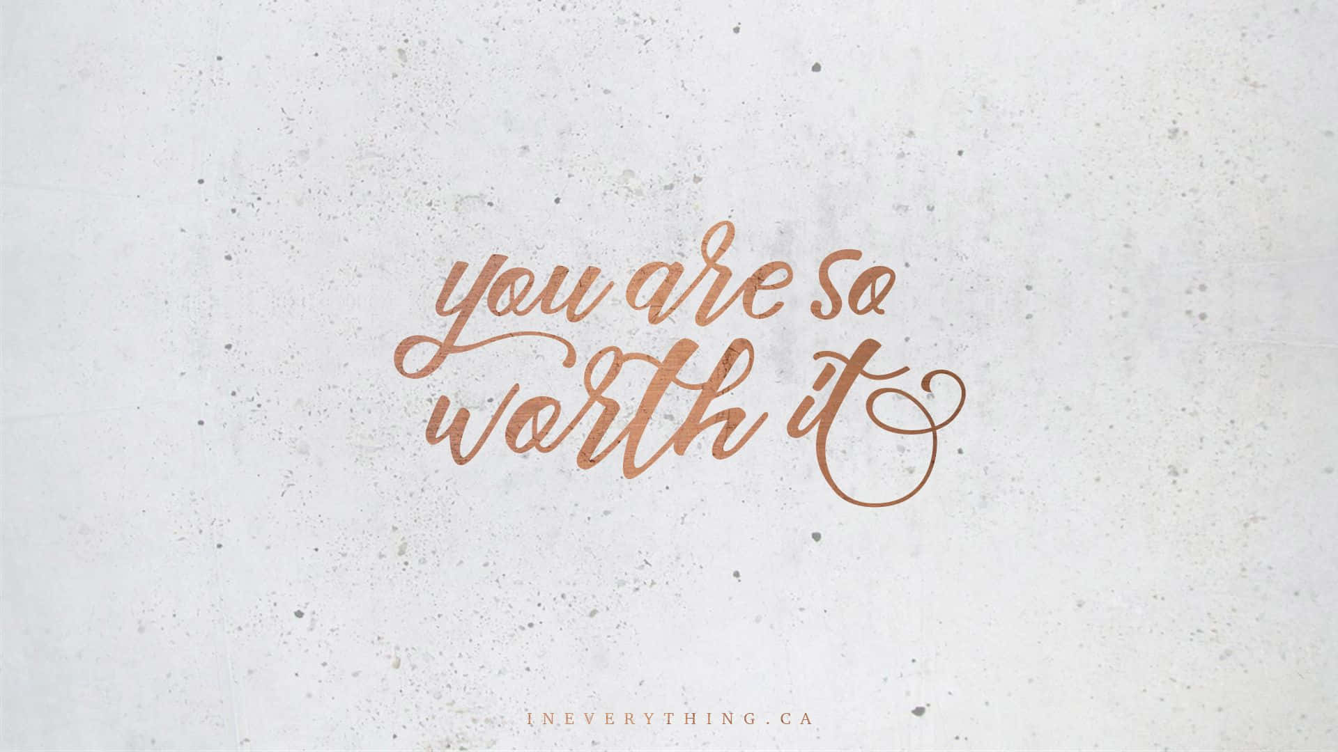 在斑點灰色背景上，銅色手寫文字寫著 you are so worth it。