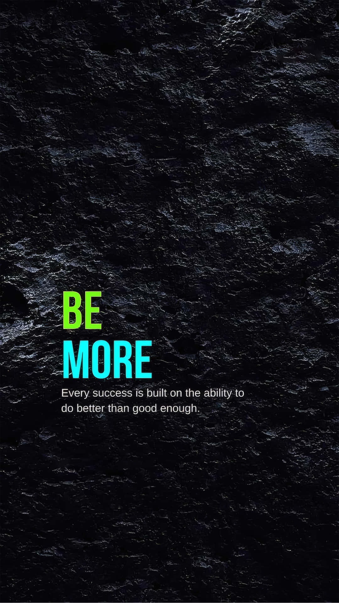 深色石紋背景上的勵志名言 BE MORE