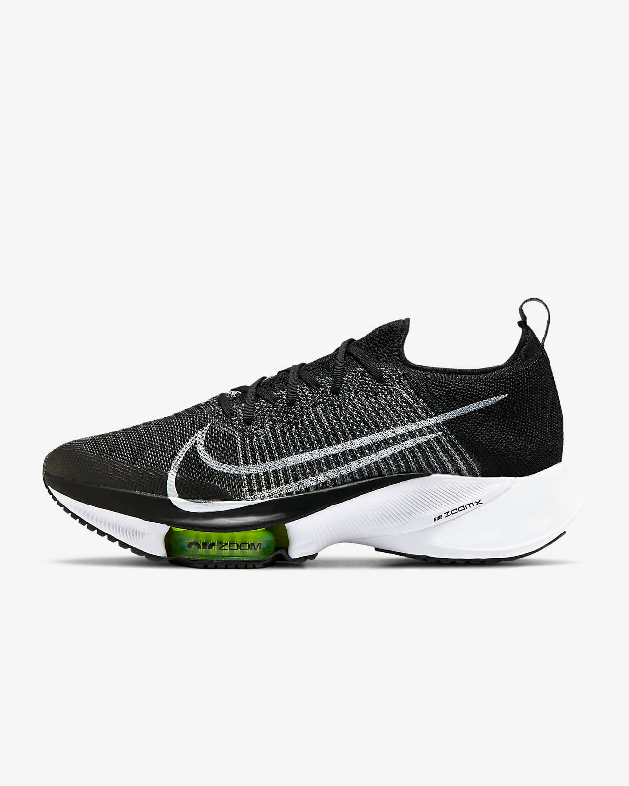 Nike Air Zoom Tempo Next 壁紙 — 側面展示的時尚黑色Nike跑鞋，帶有銀色Swoosh標誌和充滿活力的綠色ZoomX緩震單元。