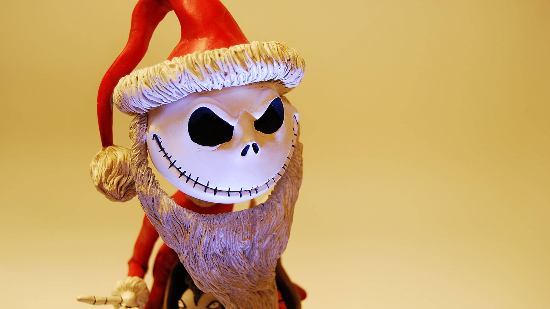 Jack Skellington 戴著聖誕帽，露出縫線微笑和鬍鬚。