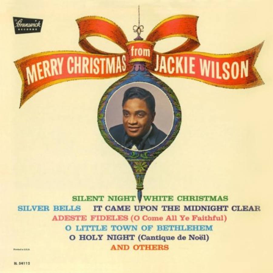 傑基·威爾遜美國歌手《快樂聖誕》專輯 壁紙 — 復古聖誕專輯封面，Jackie Wilson 的肖像在裝飾華麗的飾物內，配有紅色絲帶和節日歌曲名稱。