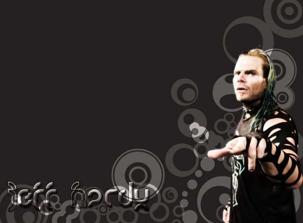摔角手 Jeff Hardy 在灰色圓形背景上向前指。