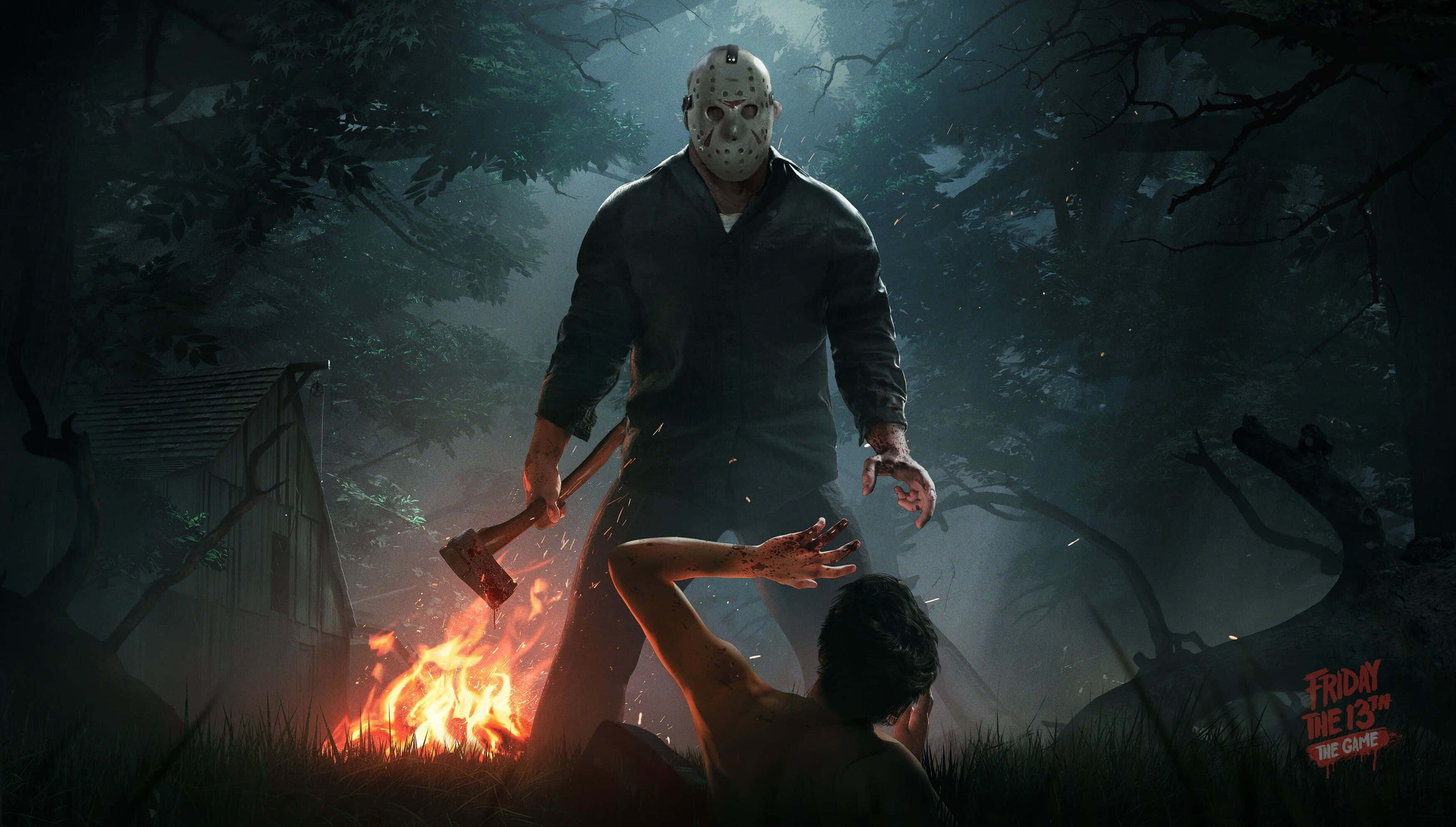 Horror Games 桌布 壁紙 — 傑森·沃爾希斯戴著標誌性的曲棍球面具，在黑暗迷霧森林的營火旁籠罩著一名受害者。