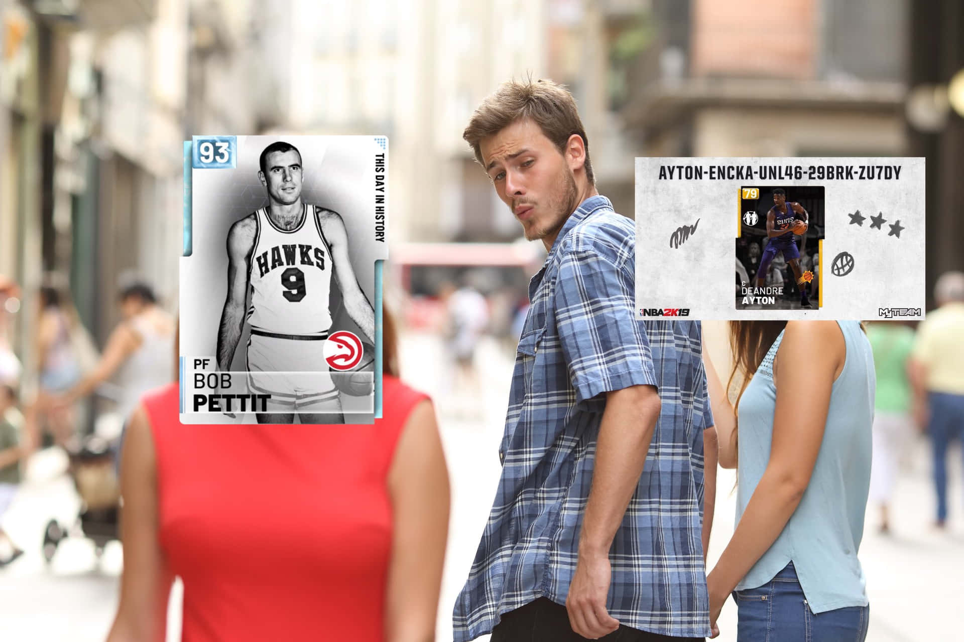 手持NBA球員卡的男人將視線從穿紅衫的女人身上移開。