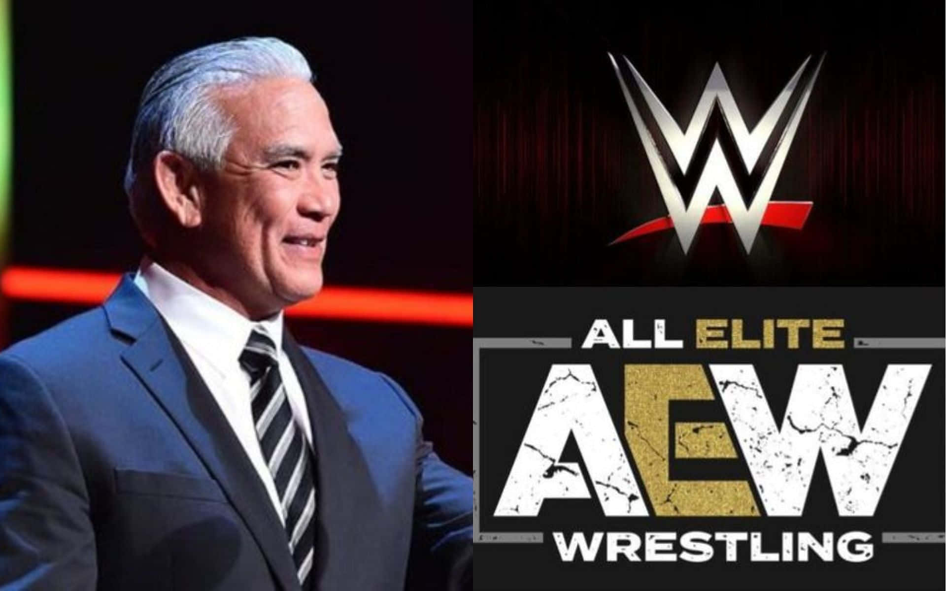 WWE和AEW摔角標誌顯示在一位微笑的西裝男子旁邊。